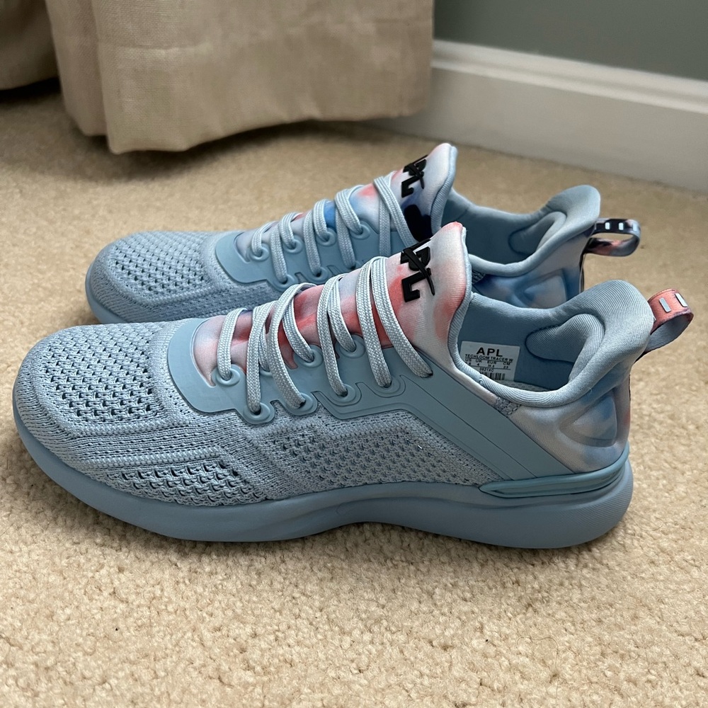 APL techloom tracer sneakers size 6.5 NEW!